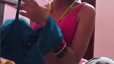 Slim Tamil wife small boobs showing to husband