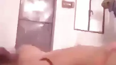 Married wife in bra gagging lover dick viral MMS