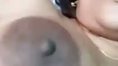 Hot wife on Chamet goes nude during paid viral cam chat