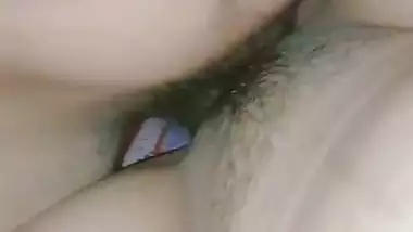 A young guy fills his cum in his GF’s deep cunt