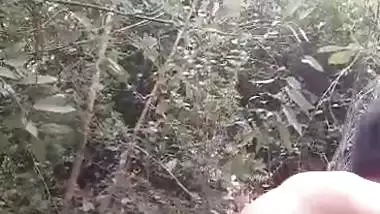 Outdoor Assamese sex MMS of a couple from a jungle