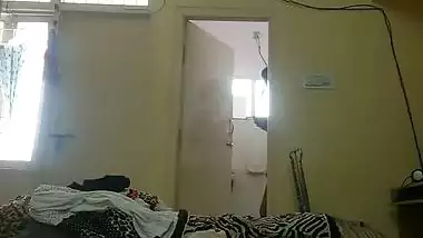 Indian teenage girl naked after shower video