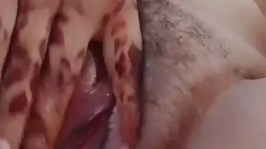 Young pussy fingering by virgin desi college girl