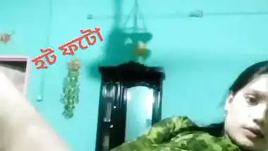 Bangla naked girl fucks her pussy with brinjal