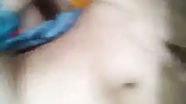 New solo nude video of a beautiful desi girlfriend