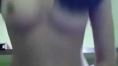 Indian girlfriend pussy show MMS video