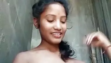 Desi Cute Girl Nude selfie pics and Videos