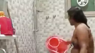 Desi aunty bathroom selfie Video