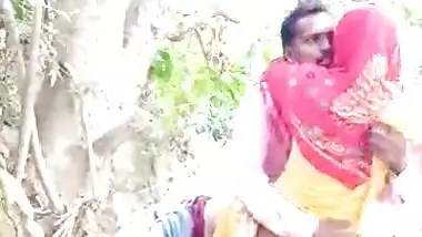 Indian Outdoor Sex MMS Of College Girl And Teacher