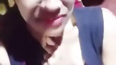 Married Tamil girl shows cute boobs on cam for lover