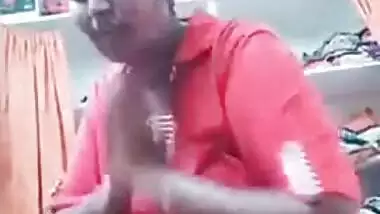 Desi woman shows up in the nude on sex camera and puts wear on XXX body