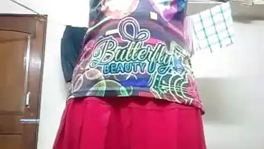 Tamil ponnu dressing after nude body showing MMS