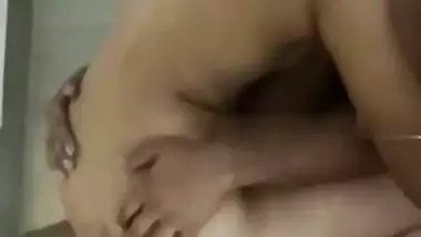 Desi slut threesome sex with clients in OYO room