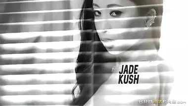 Video in which nude Asian gal receives XXX load on face after dirty sex