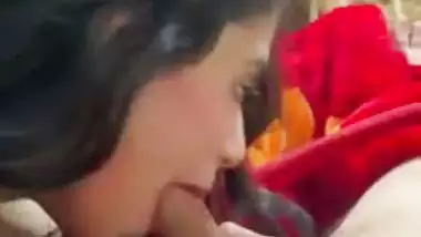 Naked girl shows her pussy in the Indian sex video – Part 1