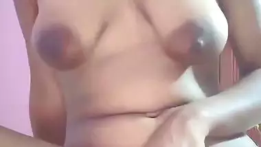 Bangladeshi girl sitting naked and fingering viral clip