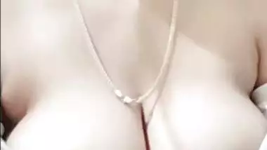 Huge milky boobs popping out â€“ sexy Indian girlfriend