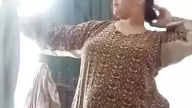 Bangladeshi big boobs mom bathing viral nude video