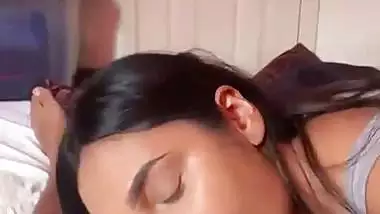 Hot Bangla babe sucks a dick and balls in Indian porn