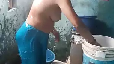 Mature aunty topless bathing caught on camera