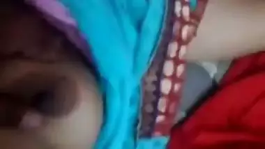 Milking Indian aunty while fucking