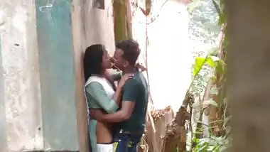Indian Gym guy standing and fucking GF outdoor spy vid