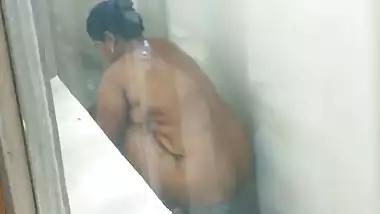 Spying on Indian maid bathing nude video