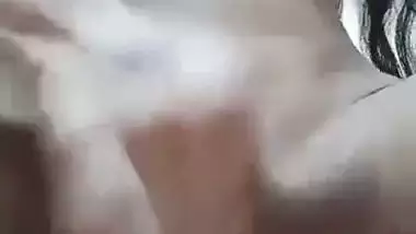 An 18-year-old girl records her nude MMS in a bathroom