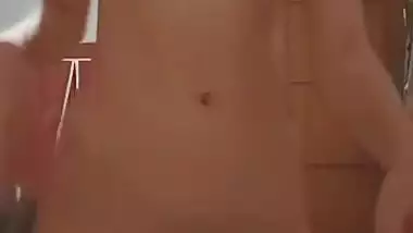 19 yr old girl stripteases erotically in desi girl nude MMS