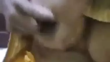 Owner squeezes his maid’s boobs in desi mms